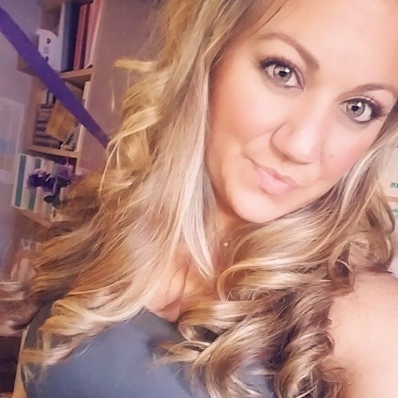 Meet your Posher, Courtney - Picture 1 of 1